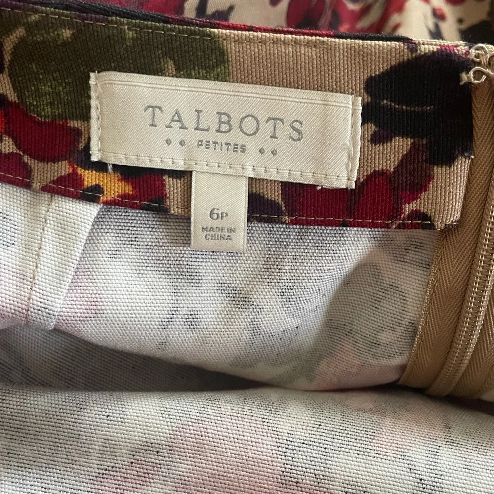 NWT Talbots Petite Pencil Skirt, Khaki Tan, Red & Purple Floral Print, size 6P - Picture 6 of 8
